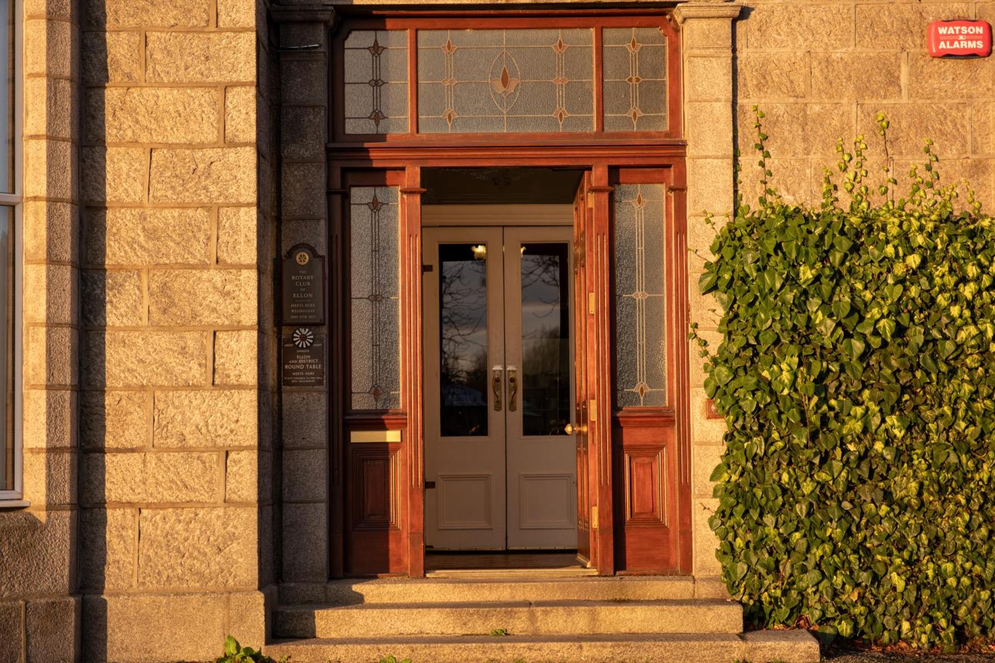 Station Hotel Ellon Exterior photo